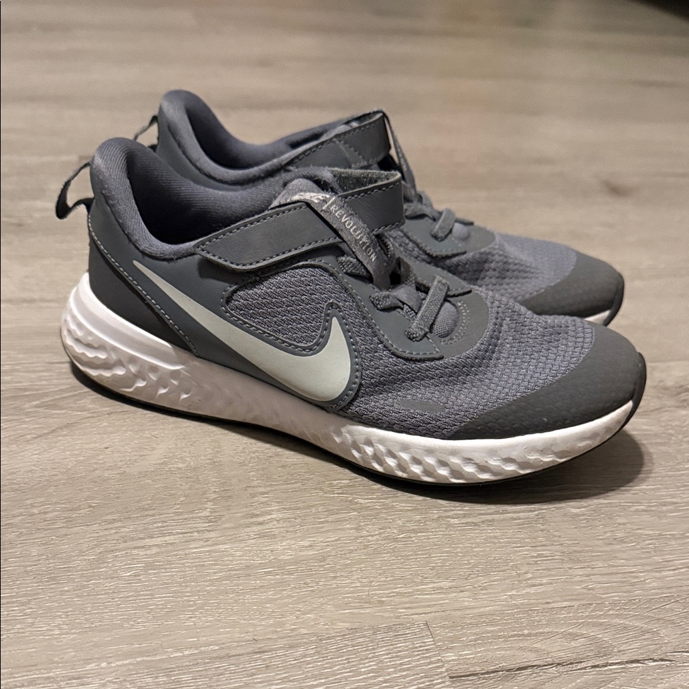 Nike Revolution Kids' Gray Mesh Sneakers with White Swoosh
